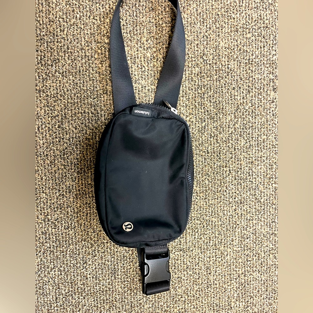 Lululemon belt bag OS